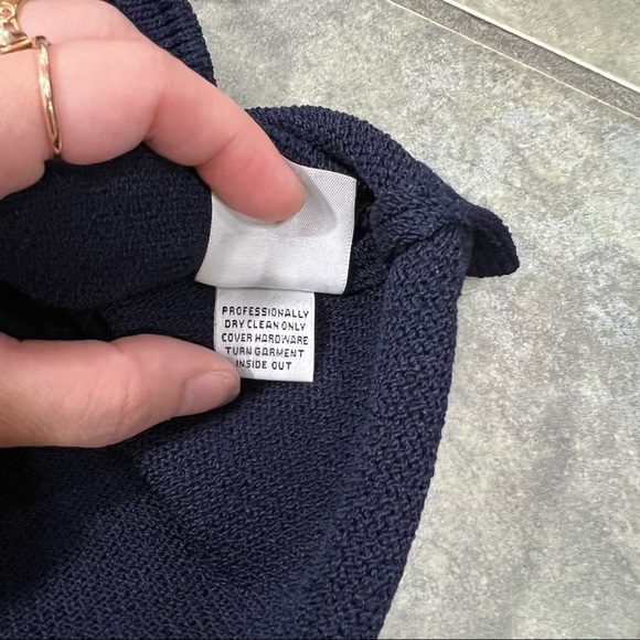 VTG ST.JOHN Knit Navy Shirt With Emblem Crest Stripe Sleeve Sz L Career Academia - Picture 8 of 9